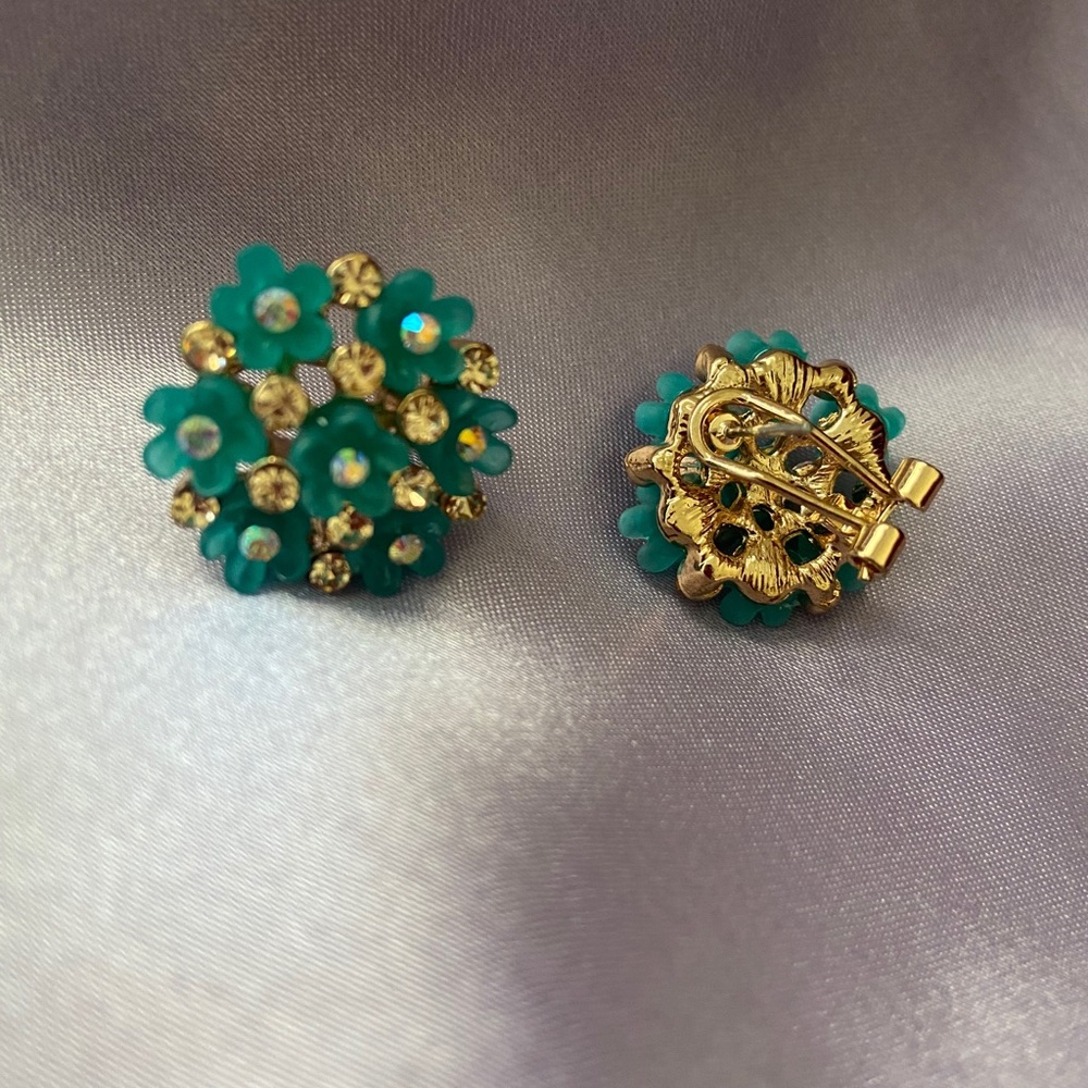 Flower Stud 4 colors - Picture 10 of 12